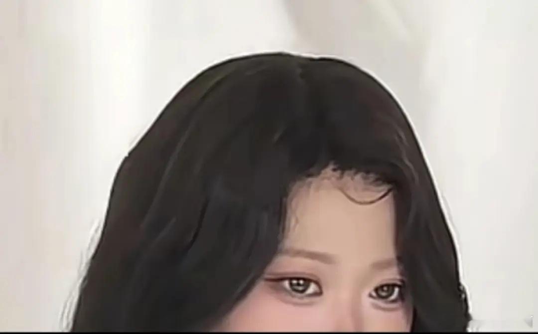 第一眼我还以为是张元英呢