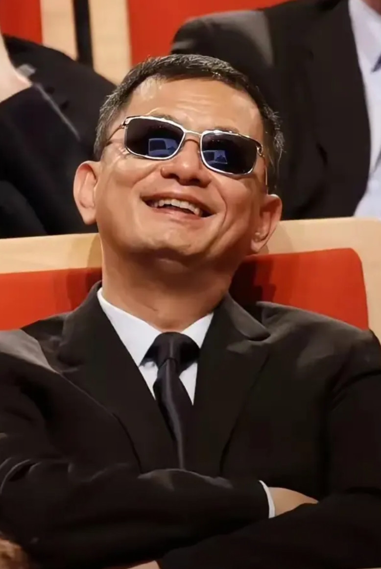 王家卫文艺了一辈子，现在晚节不保，这给所有职场人上了一课，你可以背后蛐蛐人，也可