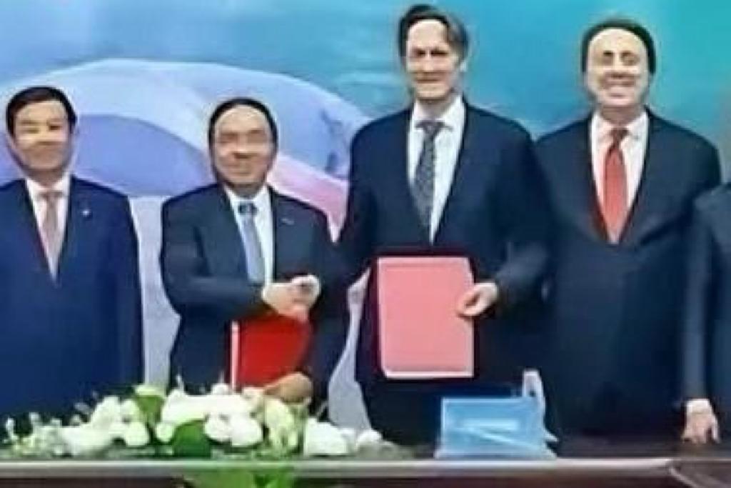 其实理解“斩杀线”还有一个视角。就是润出去到美国的很多华人，往往很多年都难得回国