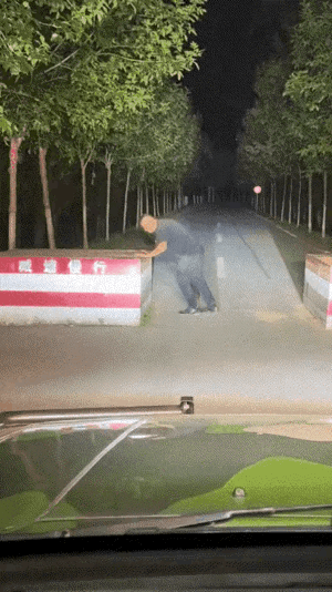大哥，实在不行，咱就换条路走吧[捂脸哭]