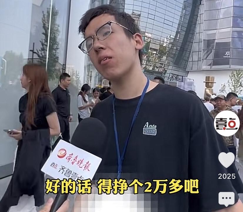 “生财有道！”山东济南，一男子花15万，抢到10个iPhone18promax