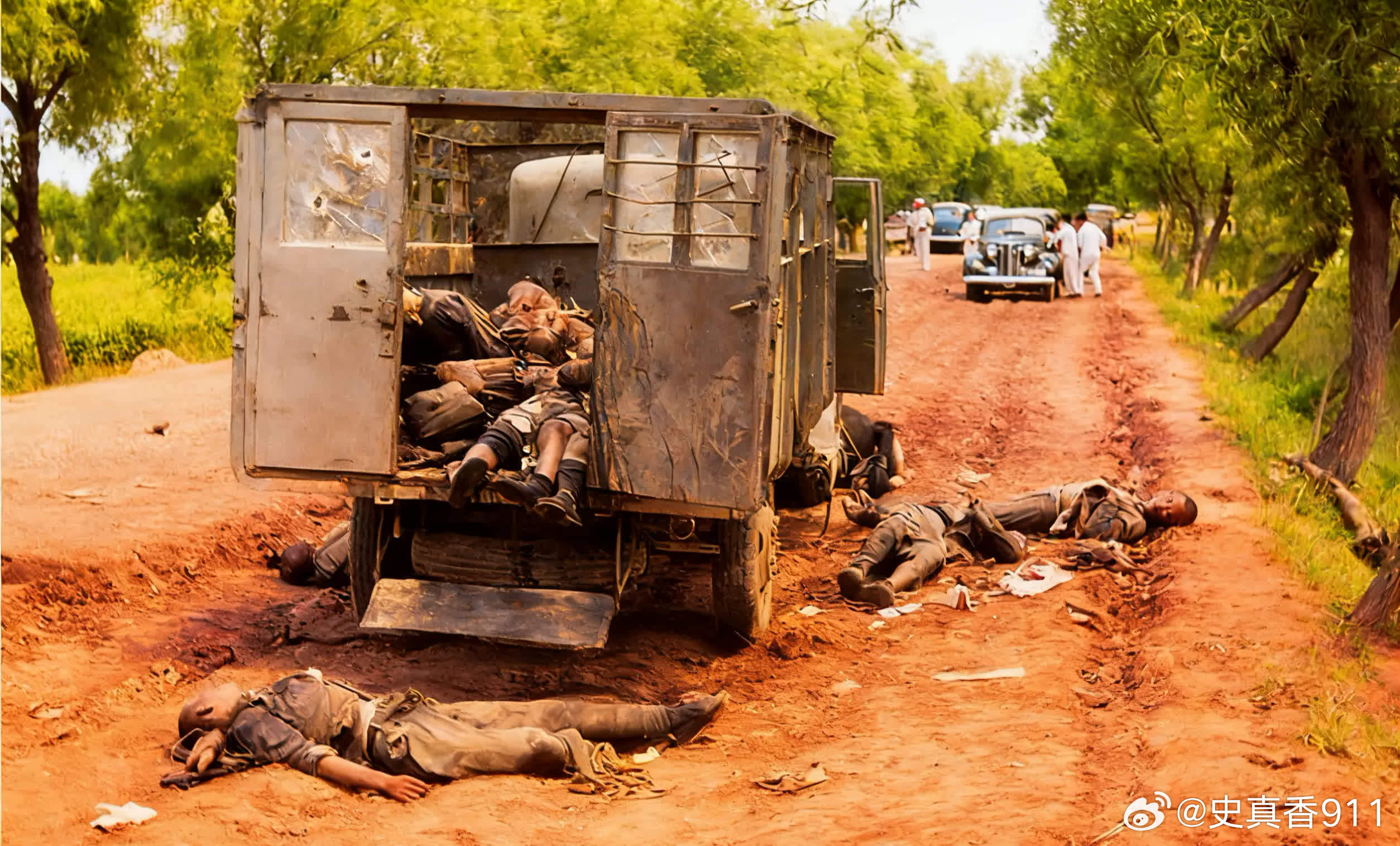 老照片中的历史：南苑之战尾声。在从南苑到北平的路上，到处都是牺牲于日军枪炮之下的