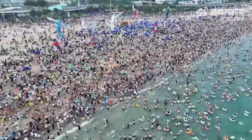 大梅沙，五一假期太离谱了，这样的沙滩还不如在家里宅着呢，一点都没有体验感。[允悲