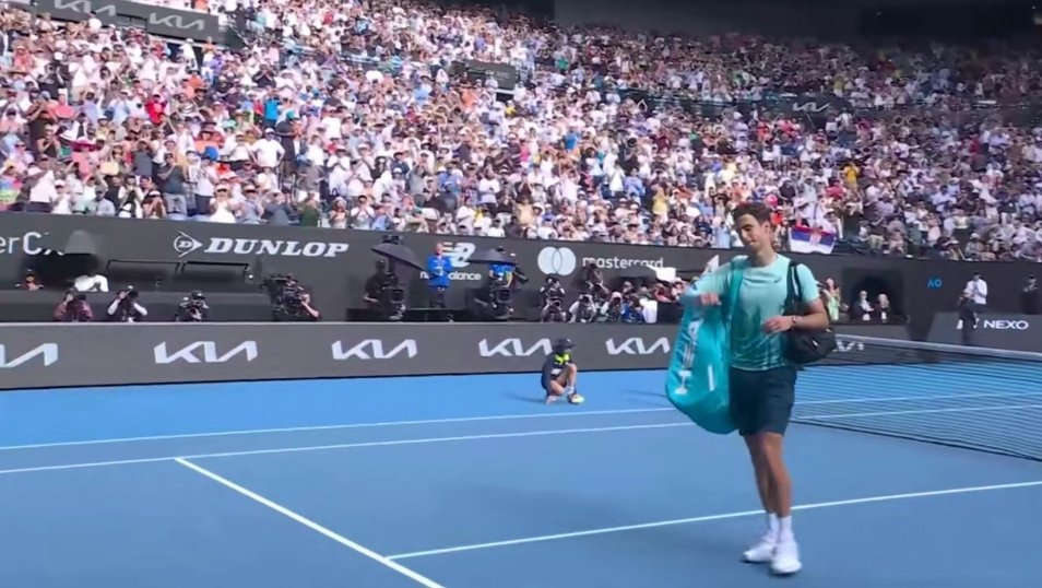 德约科维奇连续两轮收退赛礼3澳网名场面！德约连续两场收退赛大礼晋级。103胜超越