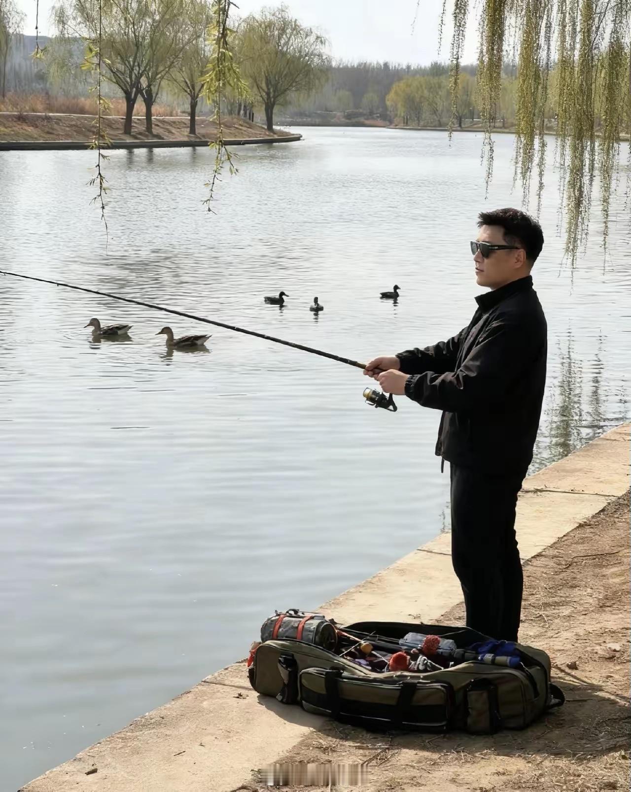 一位股民去年因为急躁，至少少赚了二十万他总是看到股票一涨就追高，刚买进去就开始回