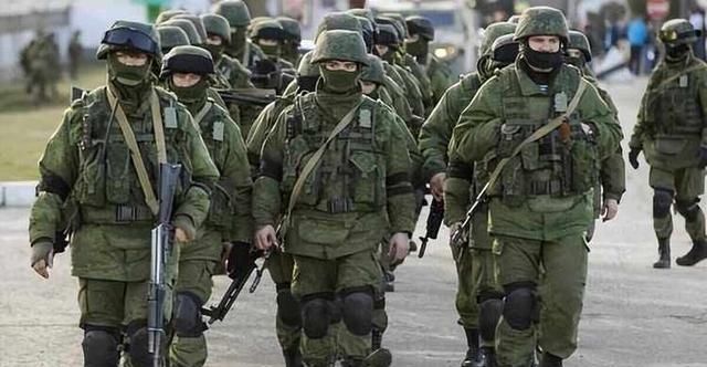 1979年12月，10万苏联军队驾驶着1500辆坦克、2000多辆装甲车，在空军