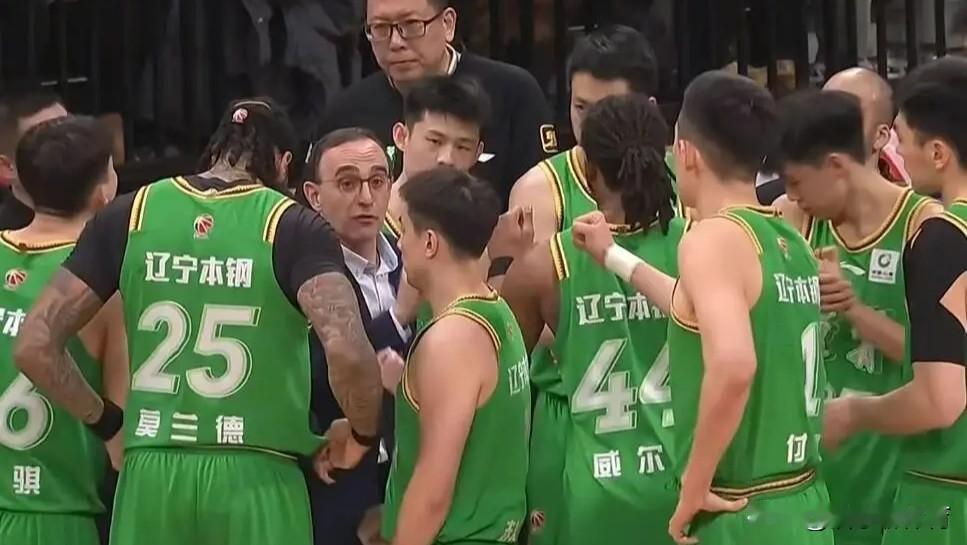 关于辽篮下赛季的建队方向问题，这三个思路可以参考，外援应该这样操作。一，国内球