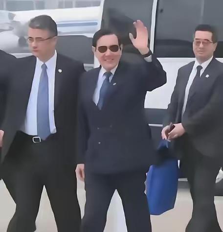 这回终于弄明白了！九三阅兵之所以来的是洪秀柱，而不是马英九，原来是有原因的，说白