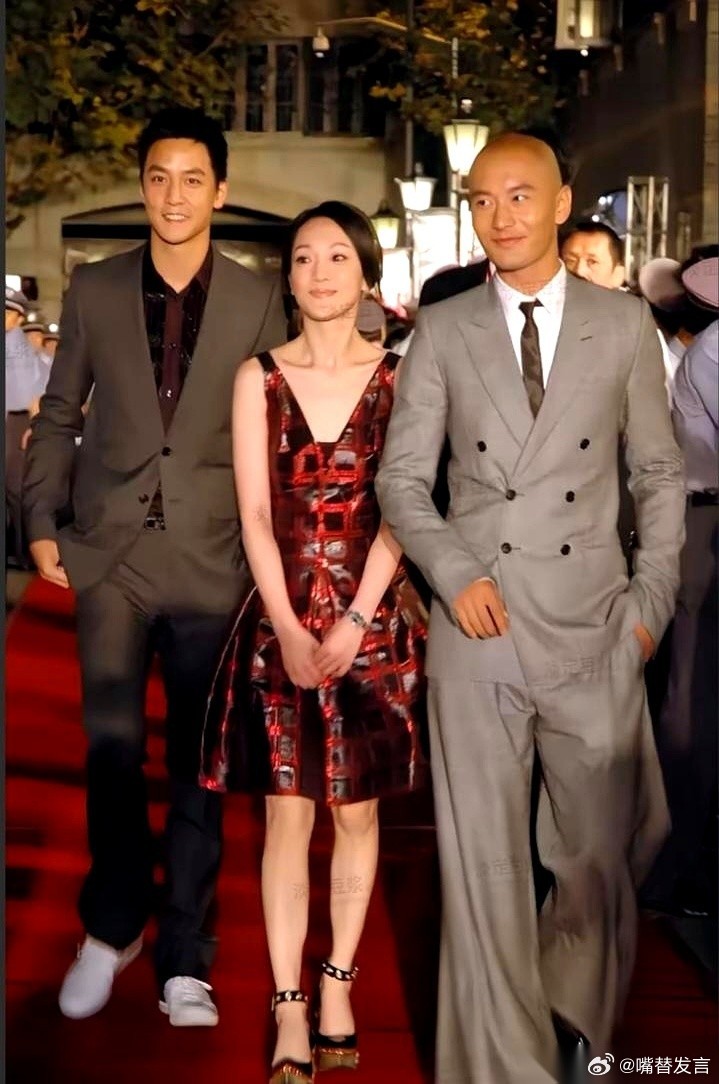 都在说黄晓明为了新角色，拼了。但很多人不知道，开拍前，导演董越其实给他留了后路