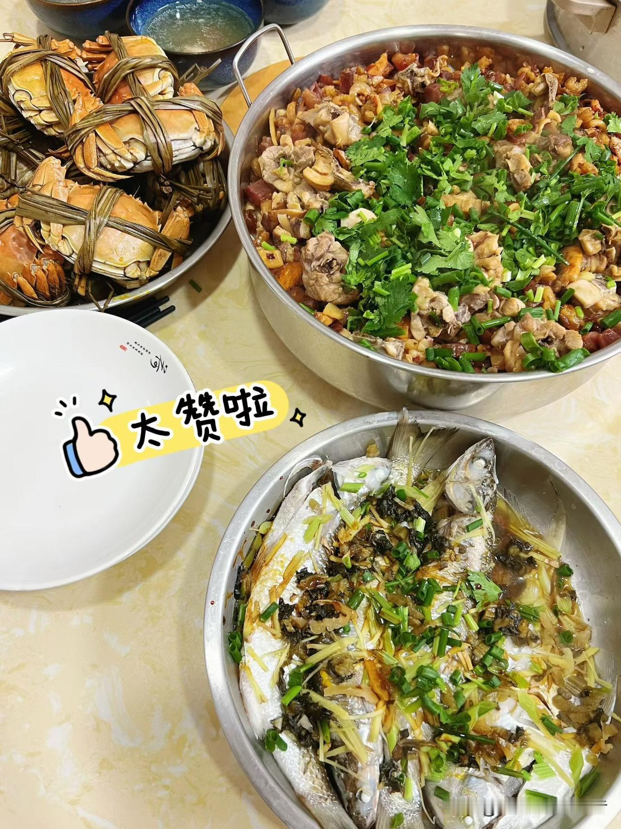 在我家，每天都有这样的美味等着我。爸妈变着花样做吃的，清蒸虾、大闸蟹、人参鸡汤，