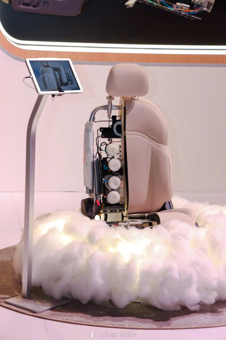 一台不到10万的车，将中高端车型常有的舒适座椅作为重要卖点，挺聪明的。9.19万