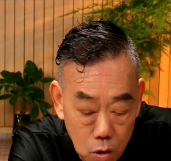 杨议三哥杨老三在直播中坦言，自己并非网友口中的“海河战神”，也否认家中分得四亿遗