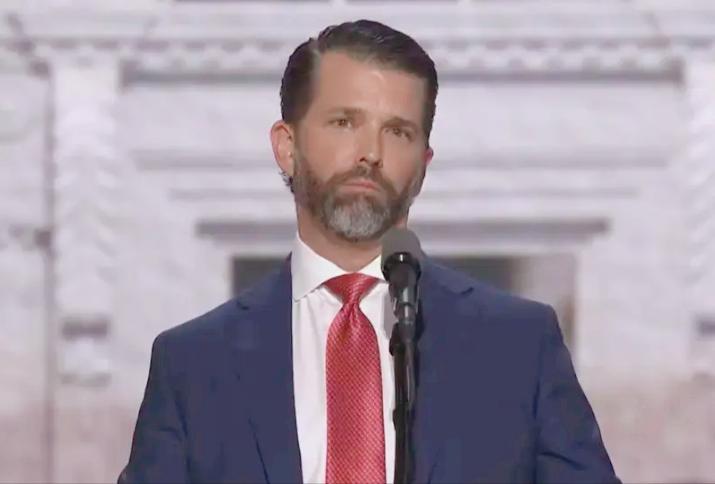 特朗普父子正联手给欧盟“下绊子”，最近小唐纳德·特朗普当场放狠话，不仅直言“欧洲