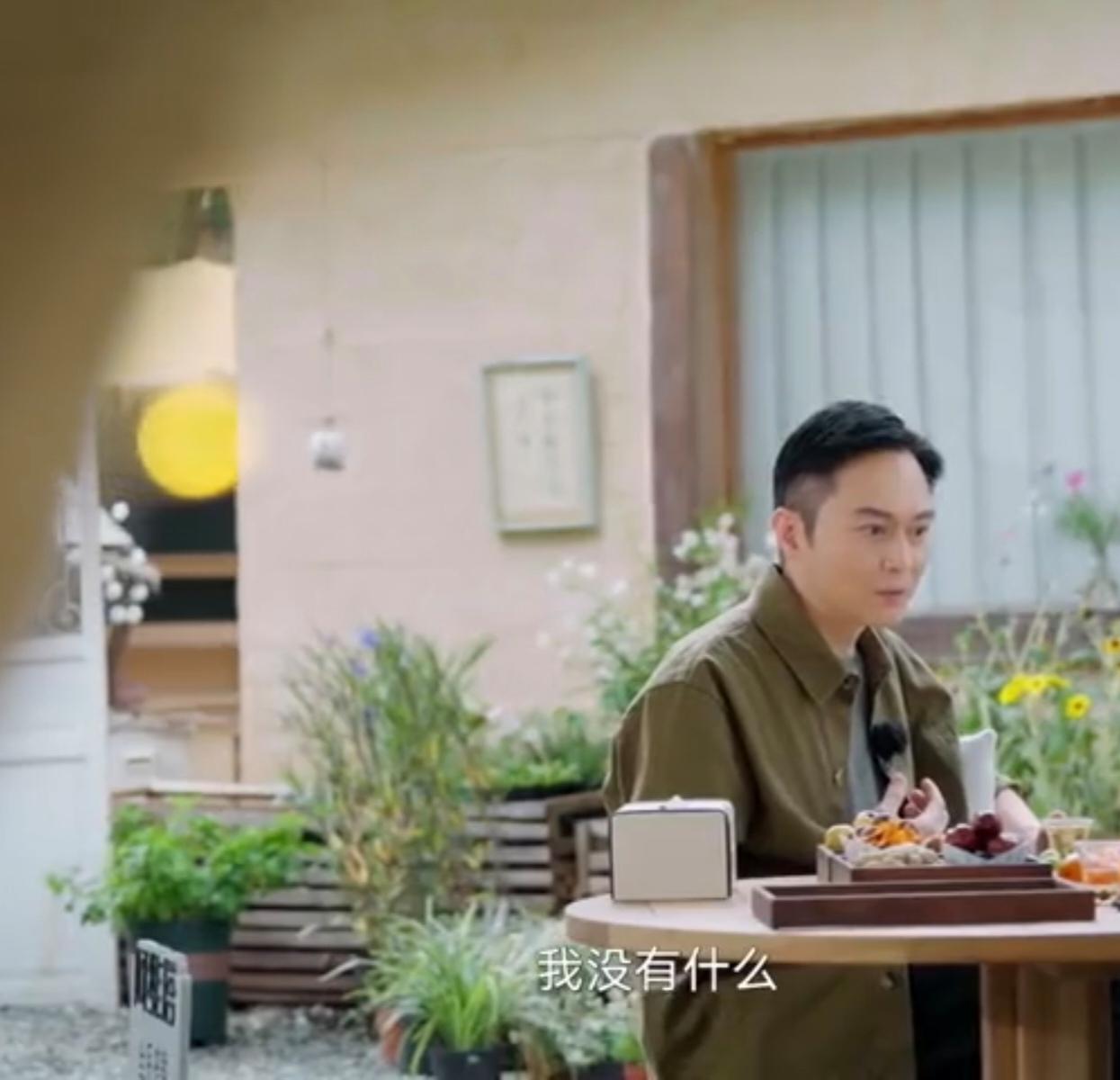 张智霖坦言自己消费不大，说：“我自己个人来说我没有什么花费的地方，我现在工作也不