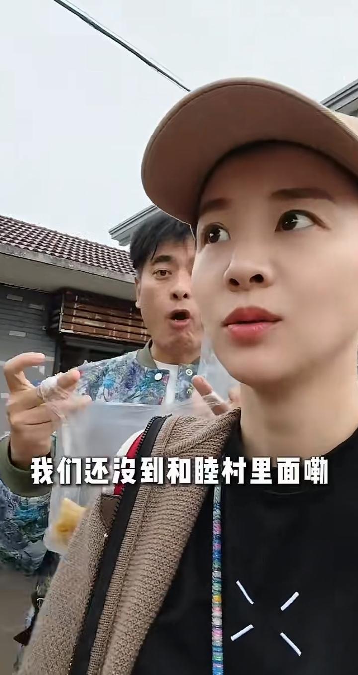 最近老刷到陈龙、章龄之夫妻的视频，他们夫妻两人挺有意思的！生活感特别足，很接地气