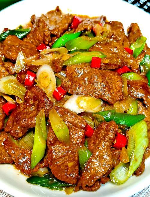 【葱爆牛肉】牛肉片秒变人间美味！一招搞定，吃得停不下来。今天我给大家带来一份超级