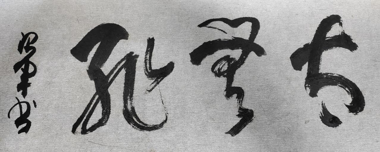 既然已经坚持这么长时间，就没有必要半途而废，既来之，则安之，更何况券商板块的基本