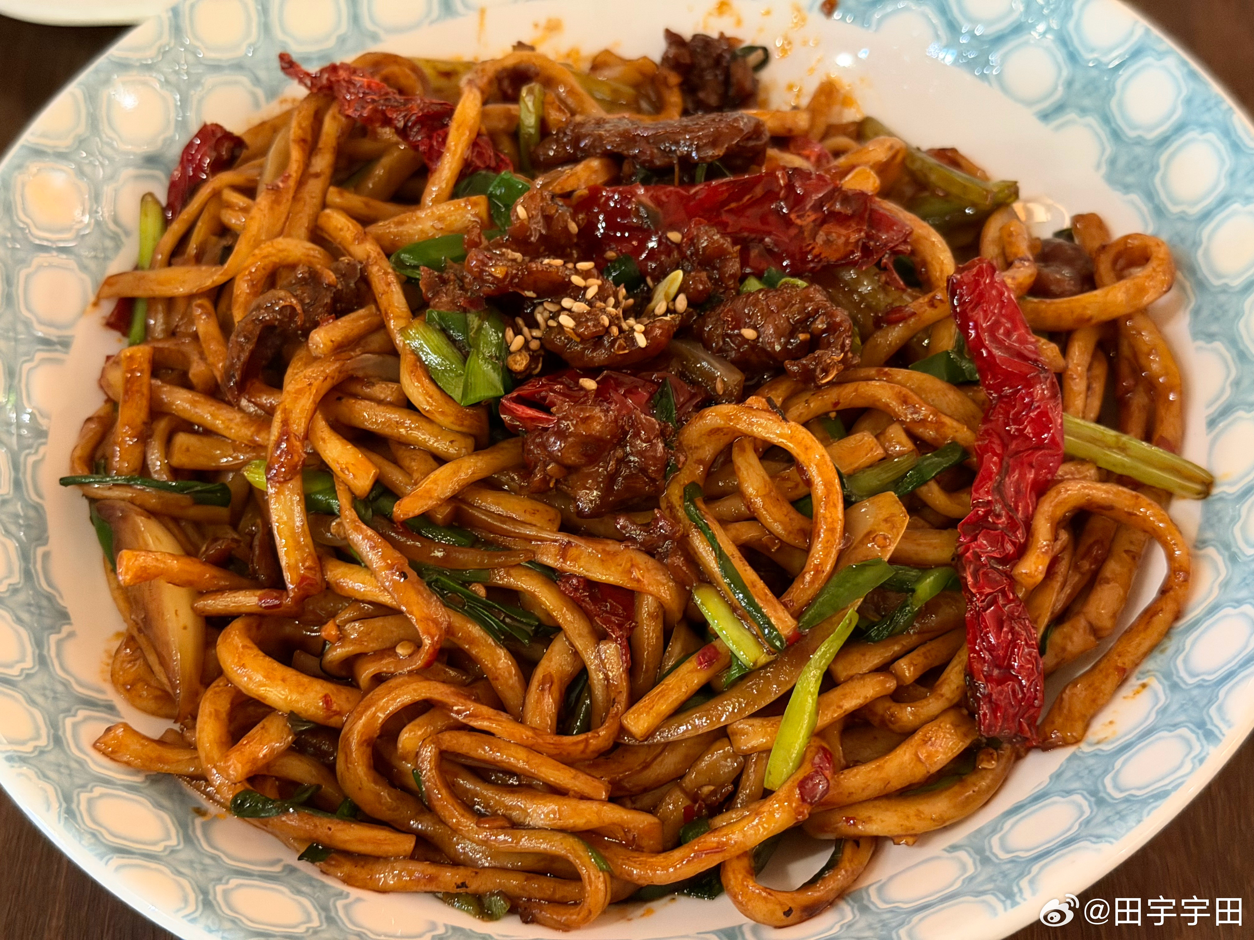 面条子和肉串子新发现的一家店谁吃谁捂嘴🤭这味道真是非常超级特别棒极了好！北京