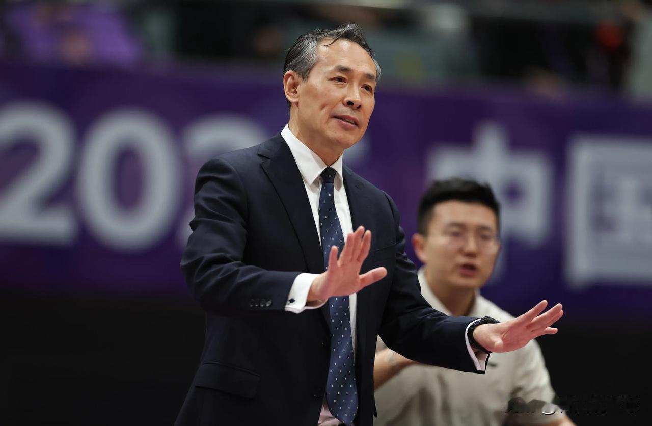 今晚CBA常规赛第21轮比赛，北京男篮虽然迎来赵睿和斯佩尔曼的复出，但依然未能实