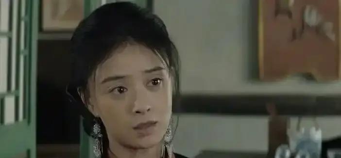 归队：最大反派游世龙曝光，平时唯唯诺诺的棺材铺老板，是潜伏30年的日本间谍。谁也