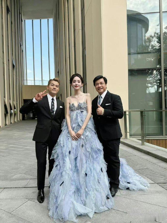 郭富城娜扎的合照，娜扎显得好大只