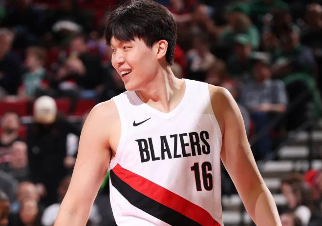 中国男篮传来重磅消息！国家队主教练郭士强亲自确认：杨瀚森受NBA国际球员规定影响