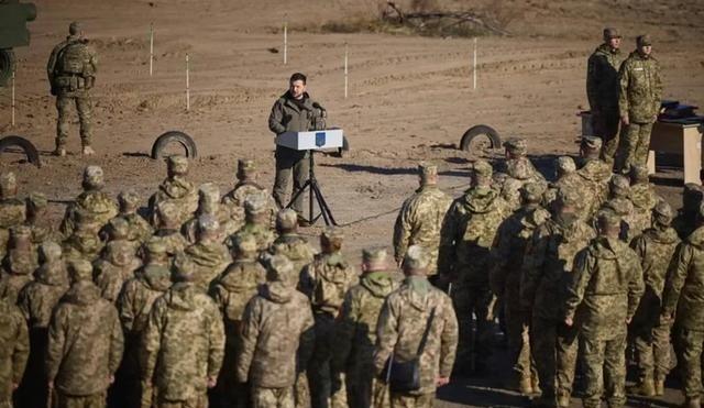 在战火绵延的东欧平原上，一场本该点亮希望的聚会，却在瞬间化为灰烬。乌克兰海军陆战