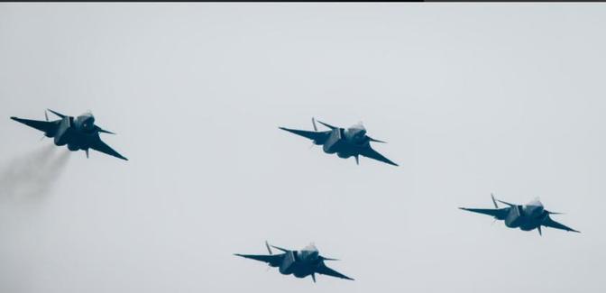 英国海军这回恐怕要吃不了兜着走了！因为他们的“威尔士亲王”号航母战斗群刚刚进入南