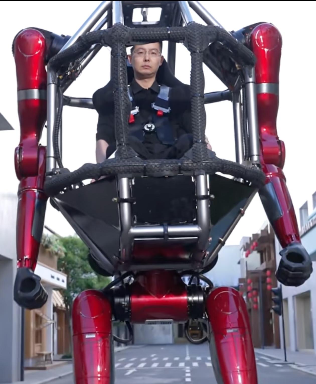 都没人敢说真话吗？宇树科技390万的机甲问题一眼就看出来了，就是要进去驾驶舱
