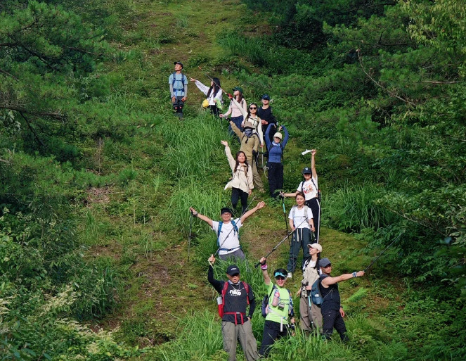 大热天儿出门瞅瞅，地铁里咋多了这么多“微户外”选手？ 这太阳，出门拿个快递都像闯