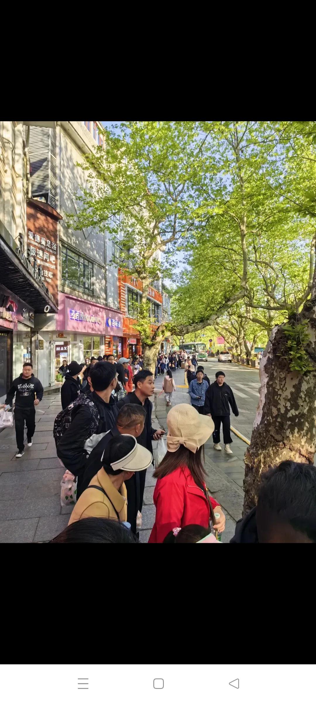 从避暑地看收入(1)月薪2万以上：国外避暑胜地避暑；(2)月薪1万左右：国内