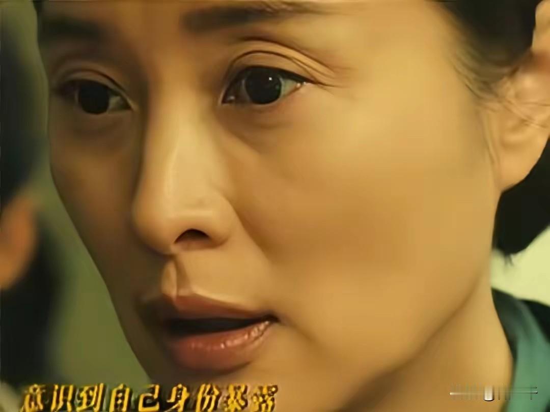 双面间谍有好多种。《交锋》中蒋在珍属于真正的双面间谍，他们的特点是表面上为A