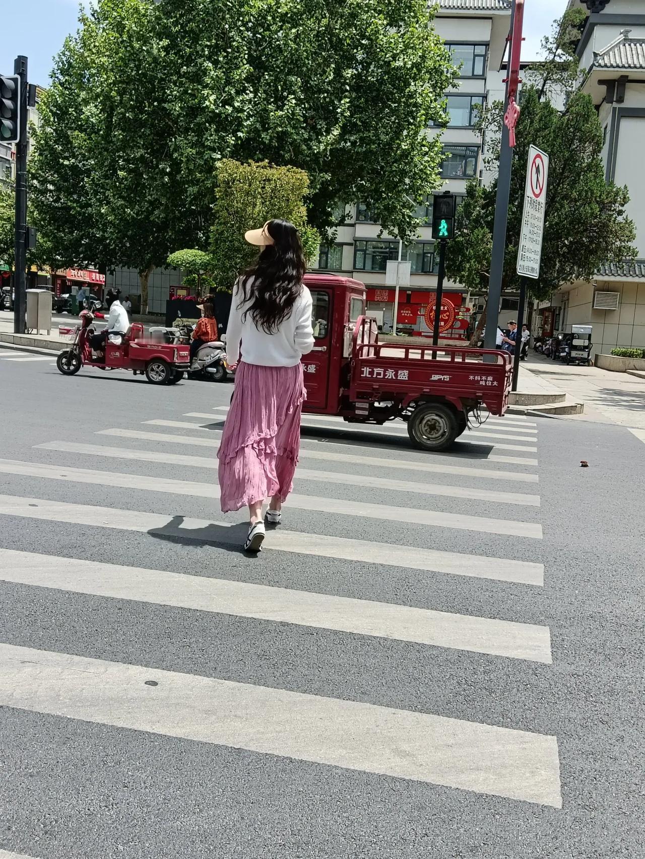 美女这一头秀发真好啊
