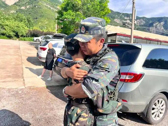 那年冬天，连队让我跑一趟陕西。一个新兵要被退回去，说是入伍体检有个指标不太对