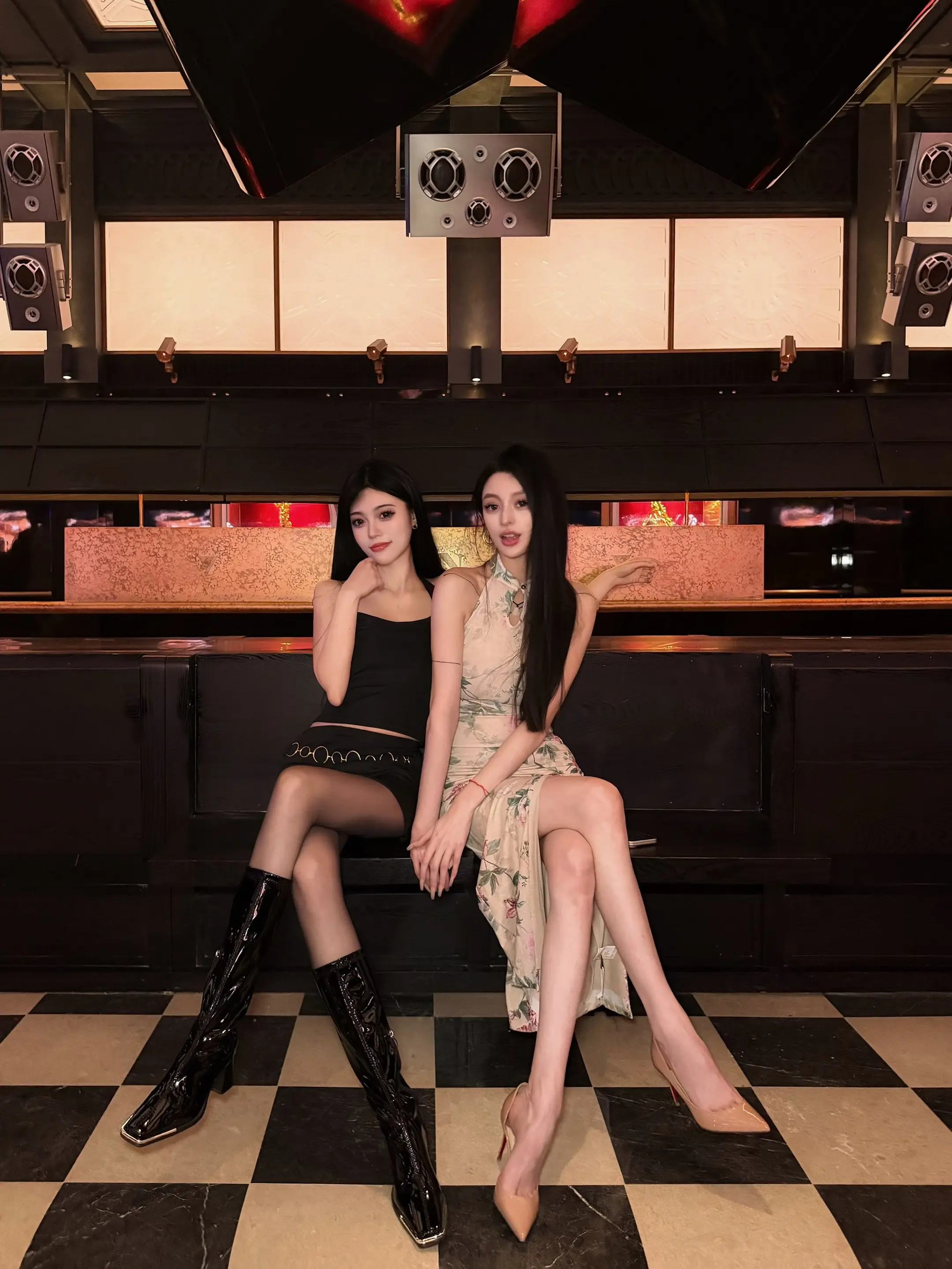 穿旗袍的东方女人。