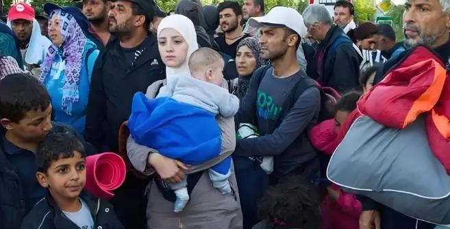 一个国家能蠢到什么地步？看看瑞典就懂了，三十年前，瑞典人均GDP高达3.2万美元