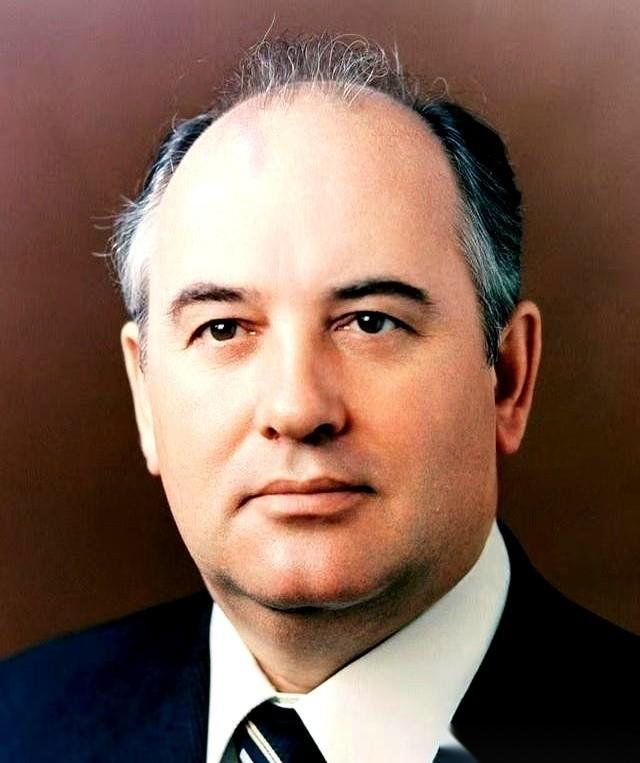 聊苏联解体这事儿，别扯那些虚的。核心就一句话：管家们，想把主人的家产，光明正大地