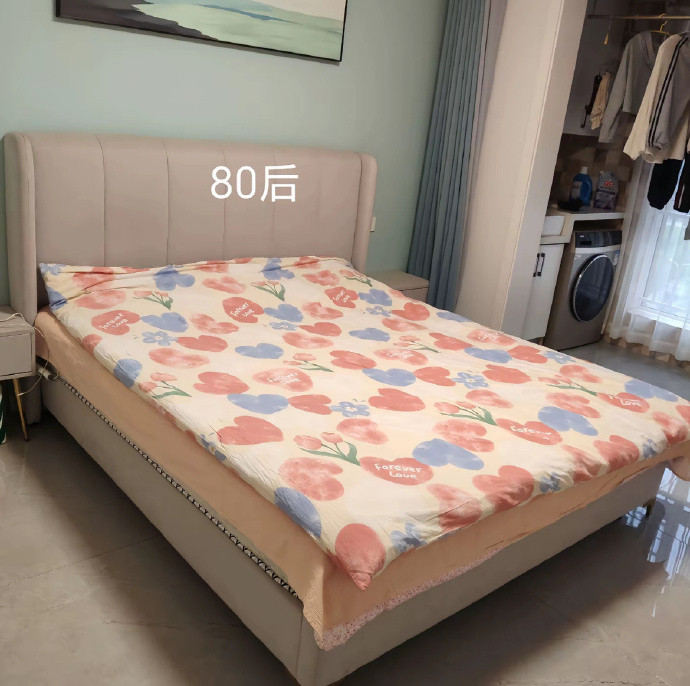 不同年代的人叠被子