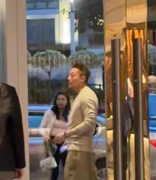 汪小菲还挺仗义的。终于知道他为什么前几天发疯喊话某人，原来是他的一个忠实粉丝由于