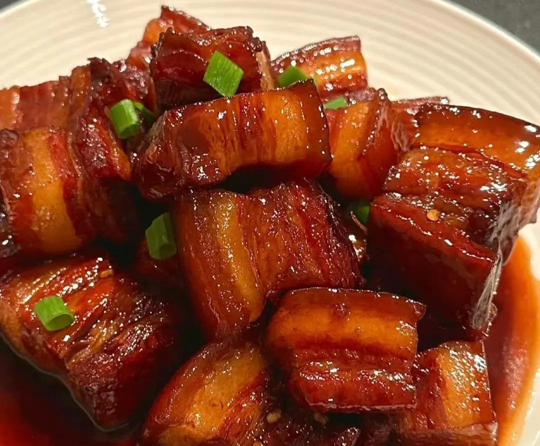 #做红烧肉时，用冰糖还是白糖#烧红烧肉用冰糖比较好吃，听我的没错，看看我烧的怎么