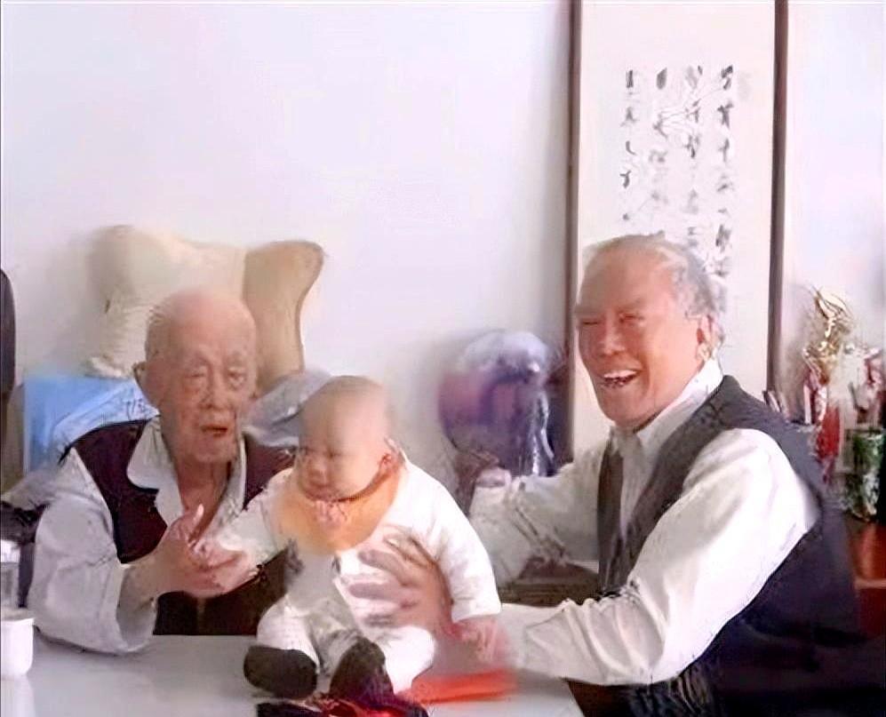1994年，季羡林的妻子彭德华去世，要4万丧葬费。季羡林要求儿子季承出2万，季承