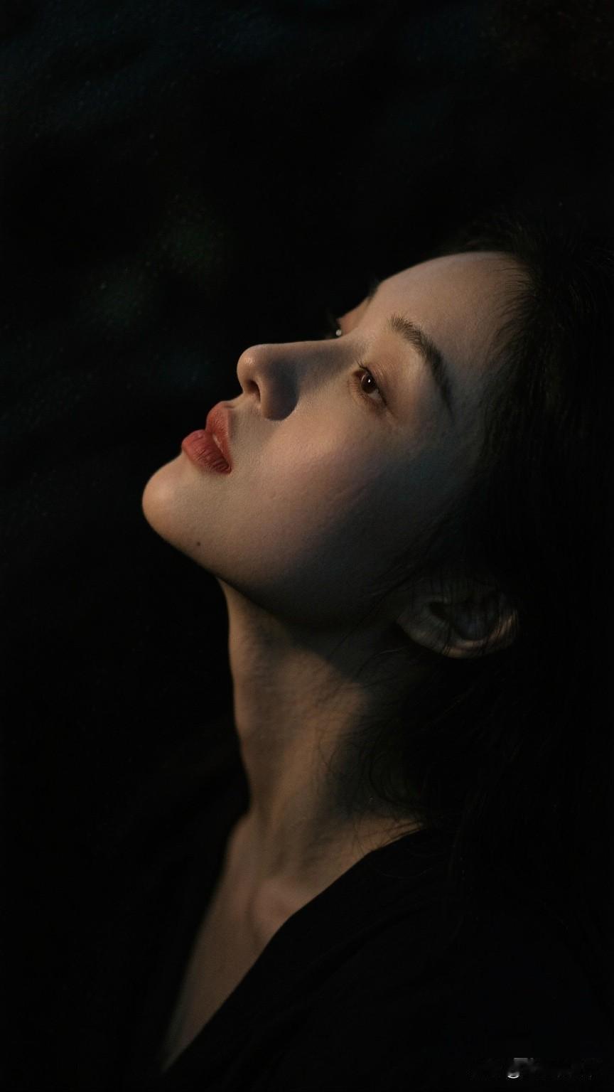 后来才懂，见不得人的爱情，上不了台面的关系，要不到的名分，等不来的未来，