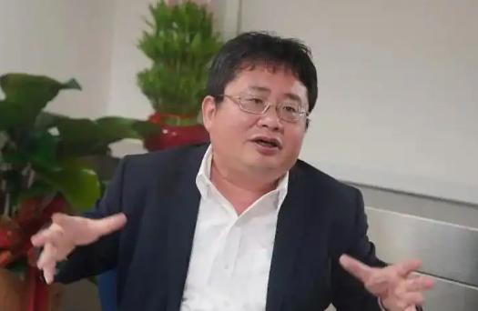 最大的台独分子，再也藏不住尾巴，终于露出来了肮脏的脑袋！原来，最大的台独分子不