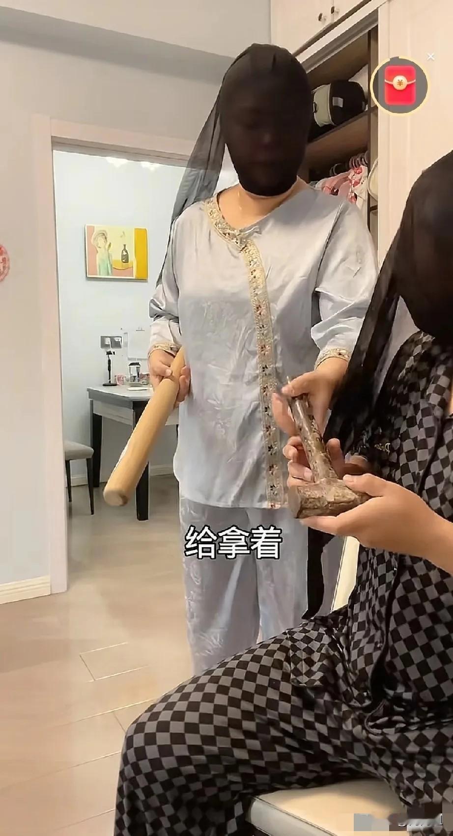 总比画饼强呀！一男子和媳妇念叨想买台车，要100万，但是钱不够，媳妇表示等她换