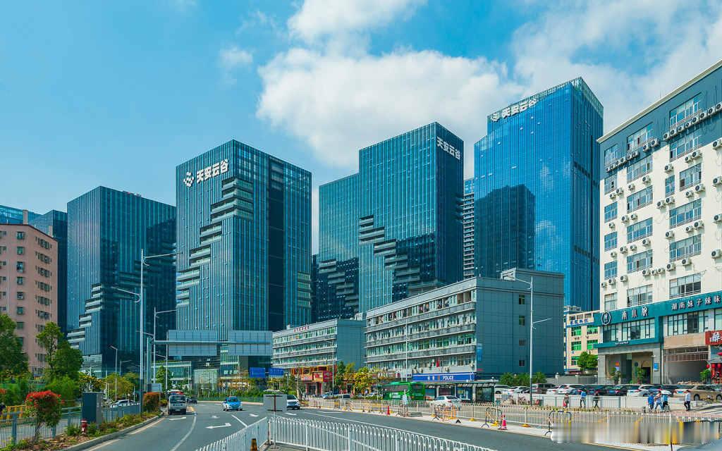 【深圳写字楼成交量创六年新高】深圳上半年写字楼成交量大涨103%深圳市住建局数据