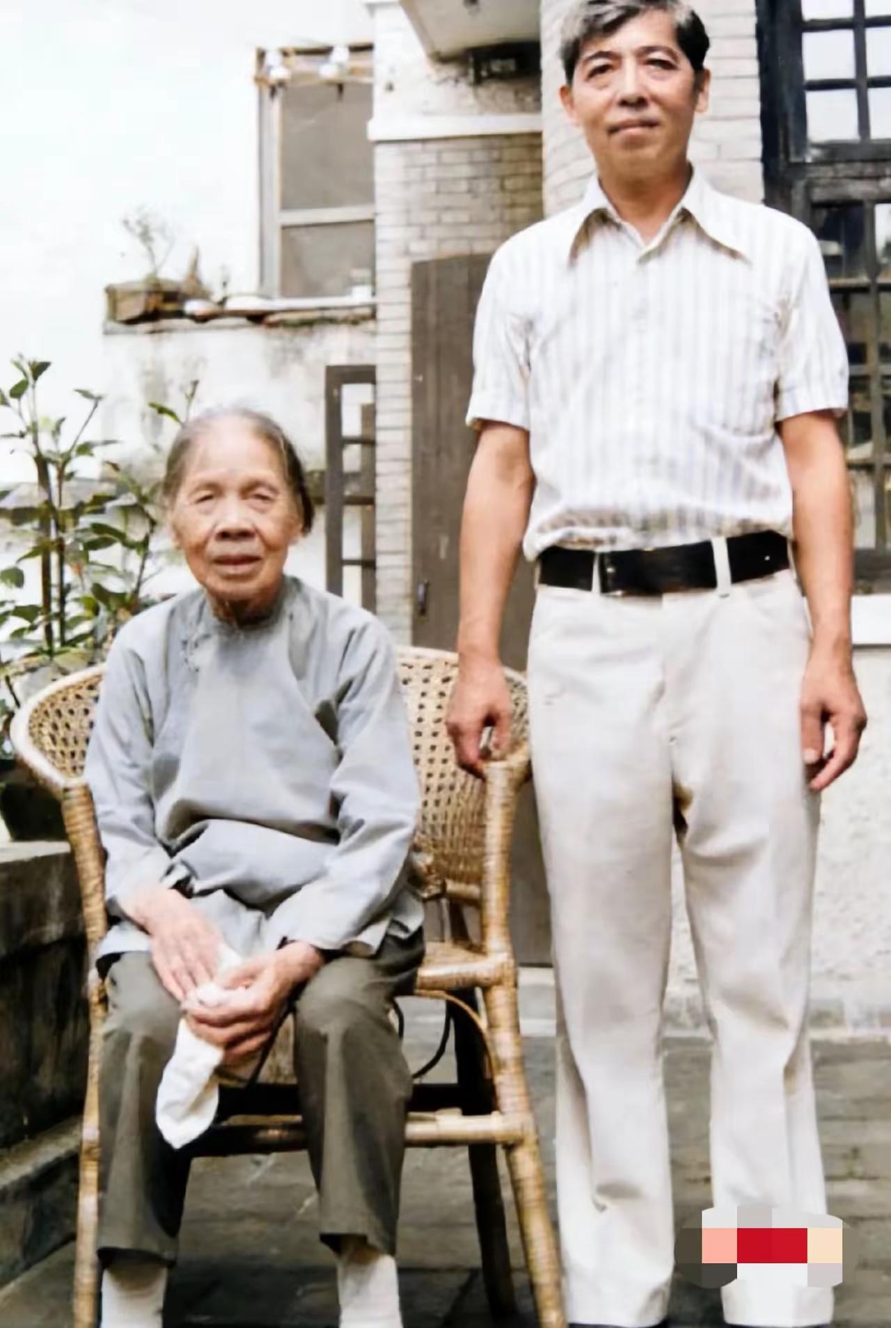 没想到李宗仁的原配李秀文，守了大半辈子活寡，居然活到了102岁！19岁嫁给李宗仁