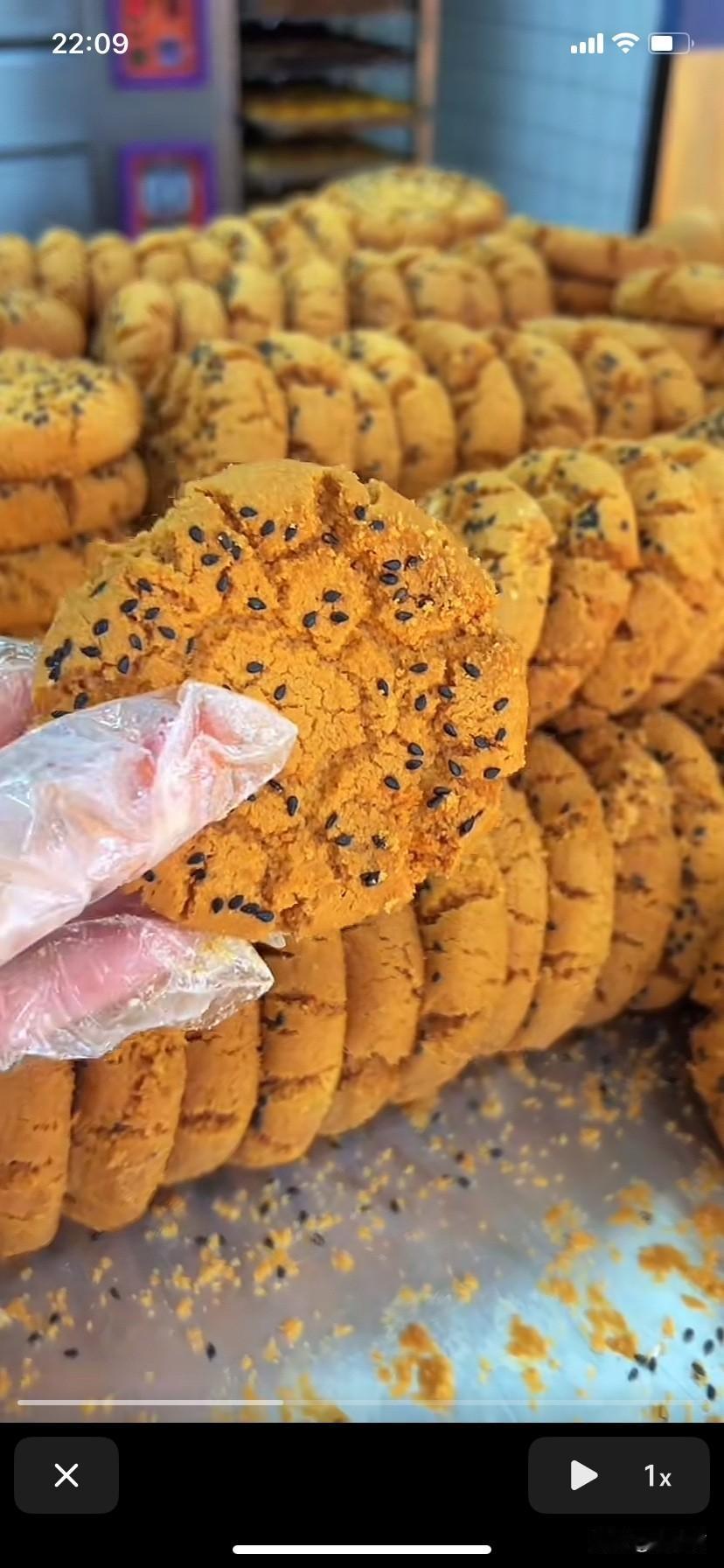 北京，女子一早起来就听到电话在响，她拿起手机一看来电显示是爸爸，她赶紧摁了接听键