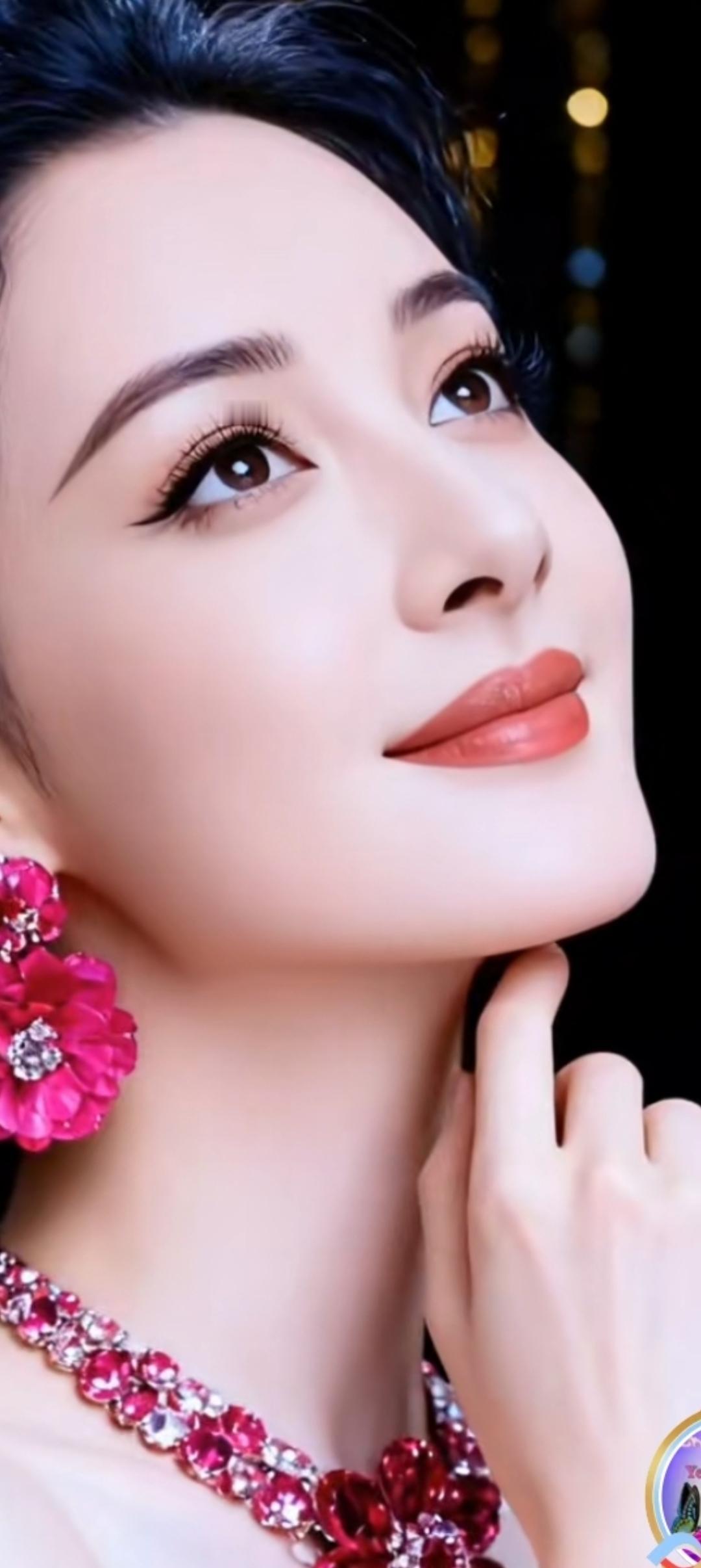 惊艳的妆容与华丽的珠宝，尽显东方古典美！