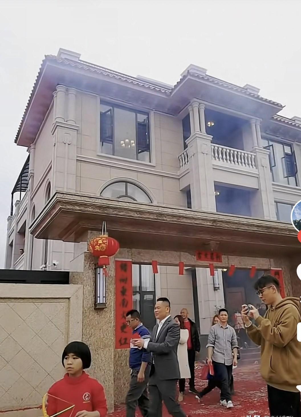 二手车圈的红人心水哥深夜开播，信息量不小。7月1号回归公司板上钉钉，解释缺席是陪