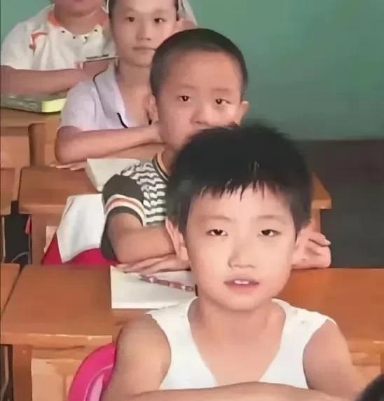 孙颖莎的妈妈和启蒙教练谈孙颖莎的来时路！妈妈说:莎莎小时把她放在“和平西路”球